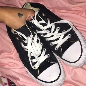 Like new black low top converse